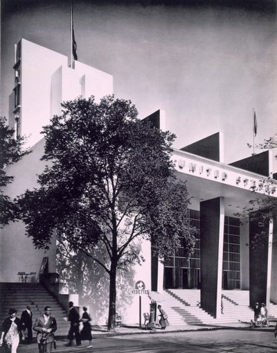 Das amerikanische Gebäude auf der Pariser Weltausstellung, 1937 von French Photographer